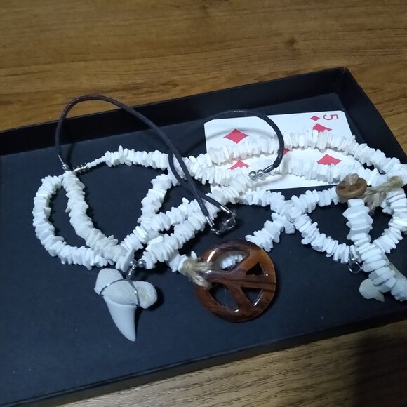 Lot Of 3 Very Cool Shell Necklaces With Pendants - Picture 2 of 8